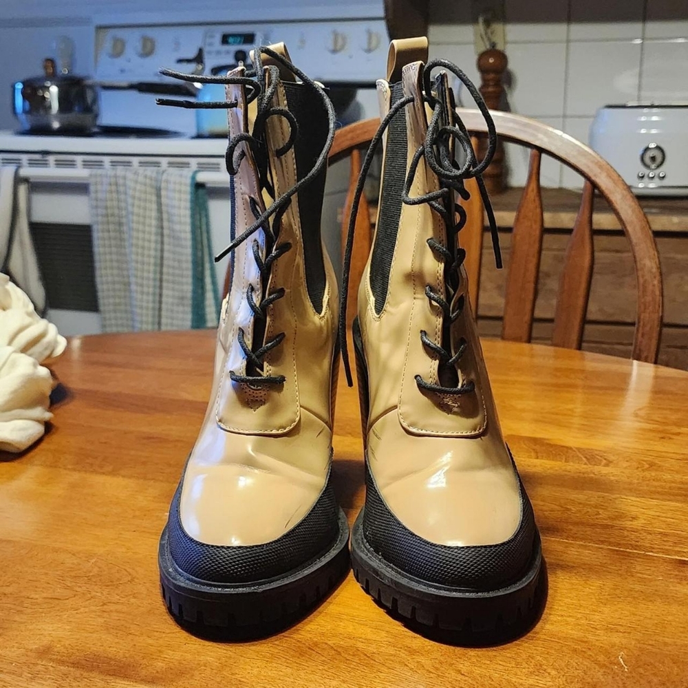 Heeled boots - Picture 4 of 4